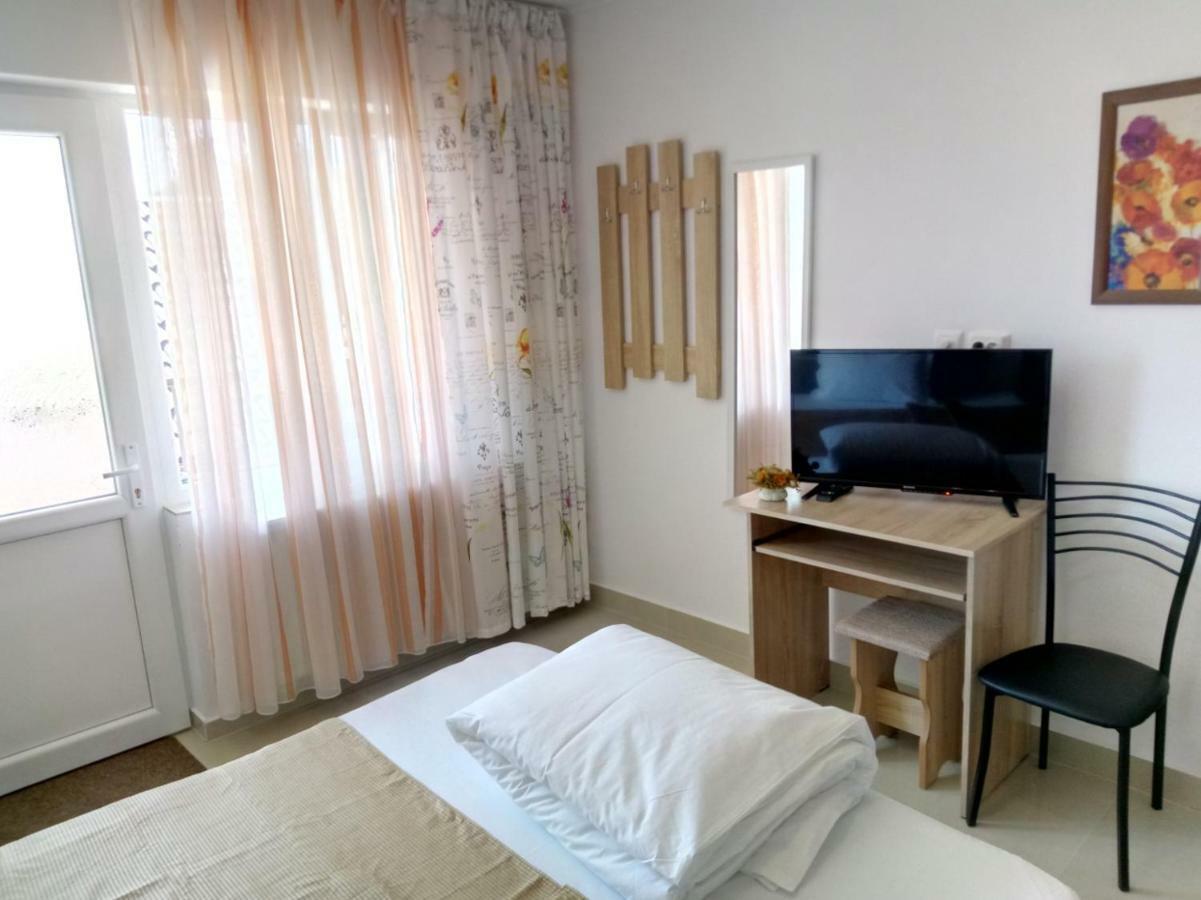 Camere De Inchiriat Carpati Hunedoara Extérieur photo